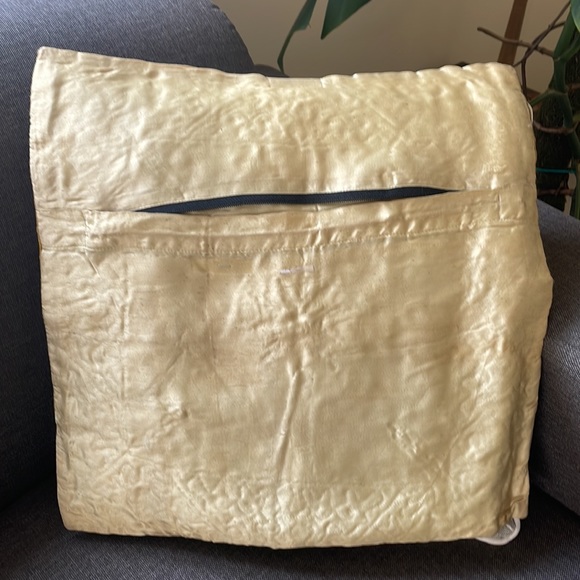 Accent cushion - Zardozi hand embroidery- Velvet - Picture 4 of 5